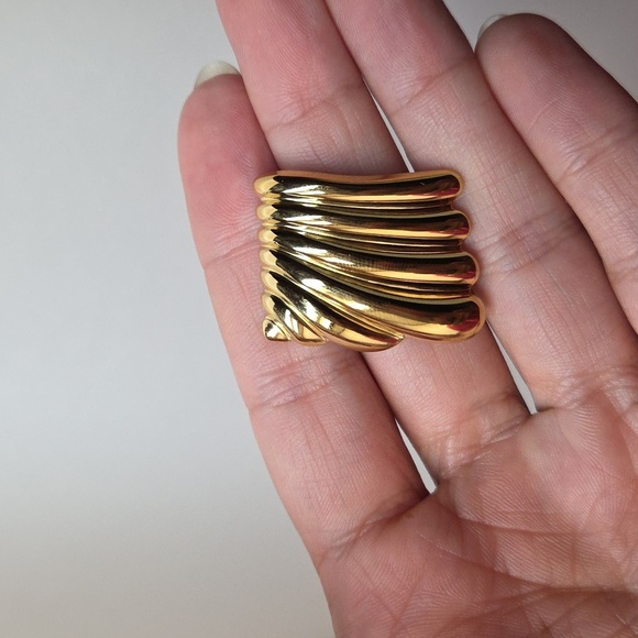 Nwt Waterproof Non Tarnish Earrings - Picture 3 of 5